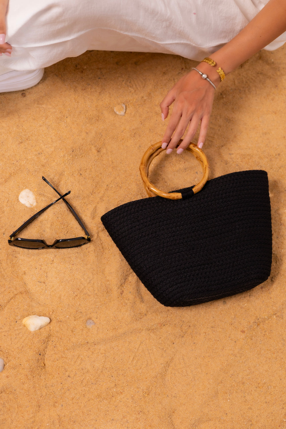 Intertwine Palm Handbag-Black Pearl