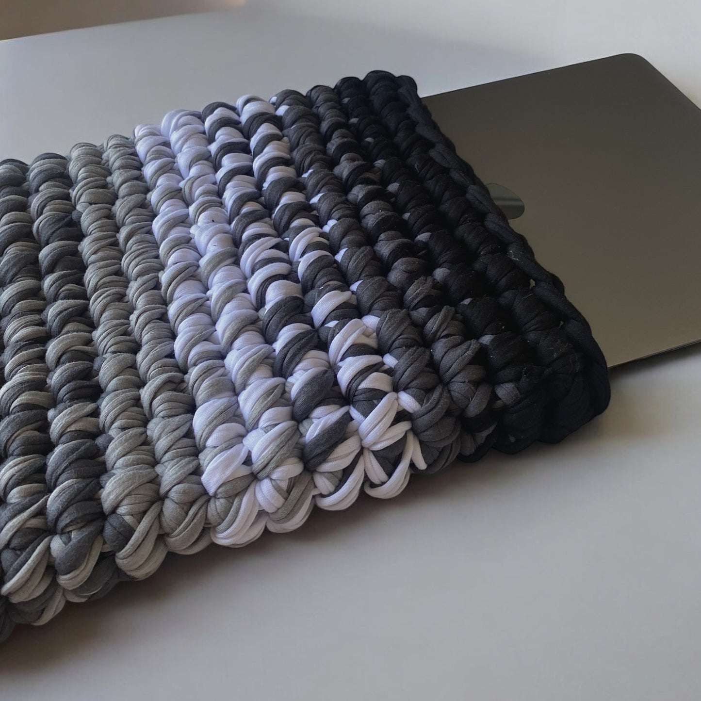 Essential Laptop Sleeve-GRAPHITE